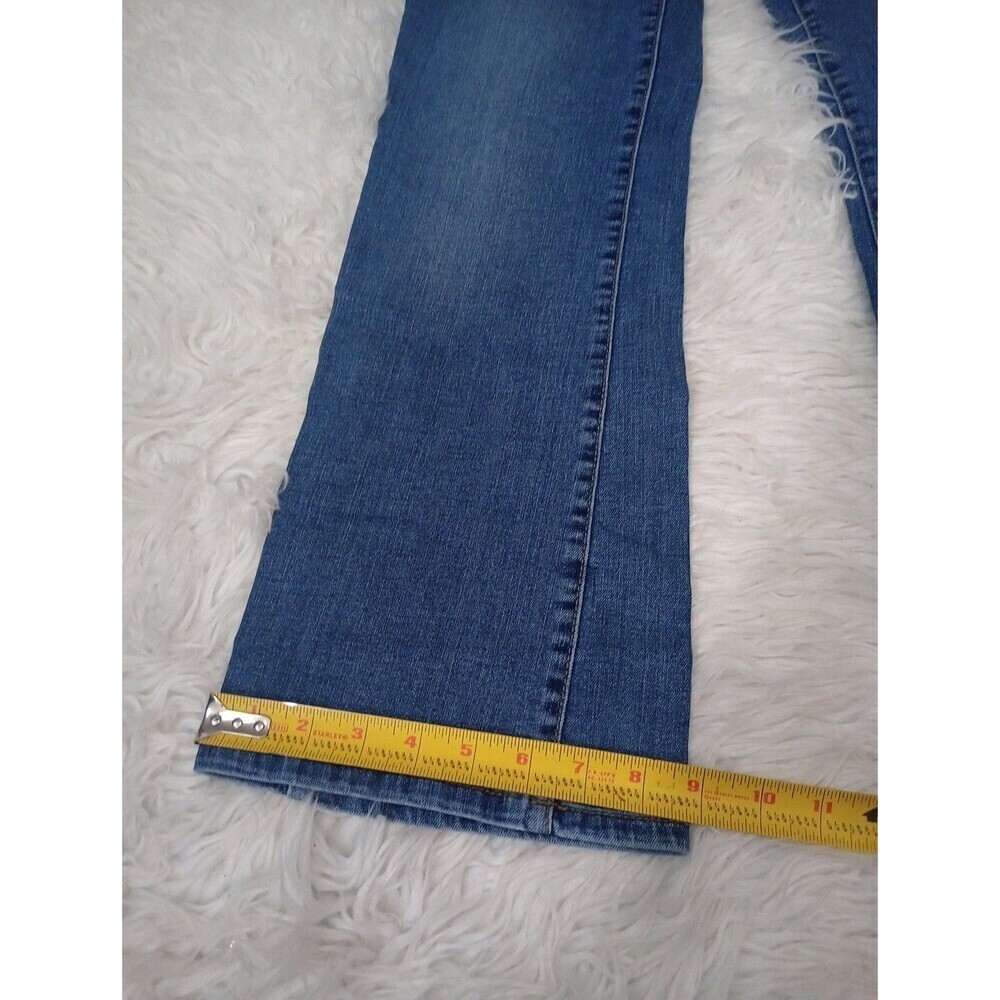 St. John's Bay Woman's Petite Bootcut Leg Light Blue Wash Mid-Rise Jean Sz 10P - Picture 6 of 11